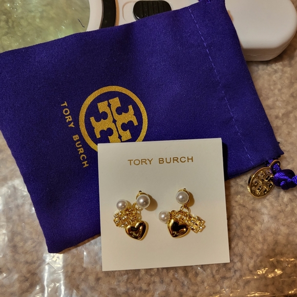 Tory Burch Jewelry - Tory Burch gold-tone earrings Faux pearl stud, heart